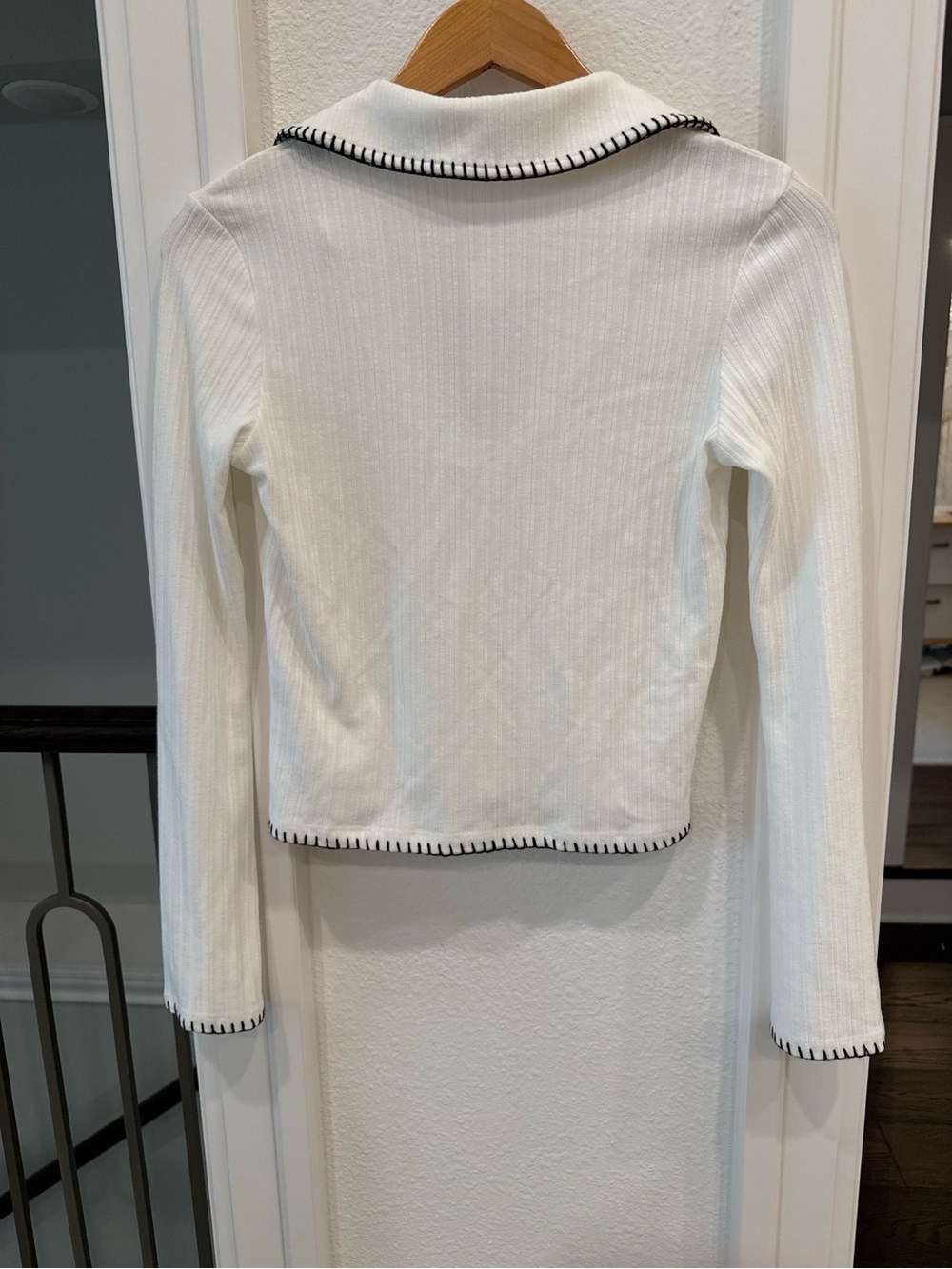 AEMI + CO Ribbed Contrast Stitch Collared Top NWT Small Y2K Coastal Chic - Picture 4 of 4
